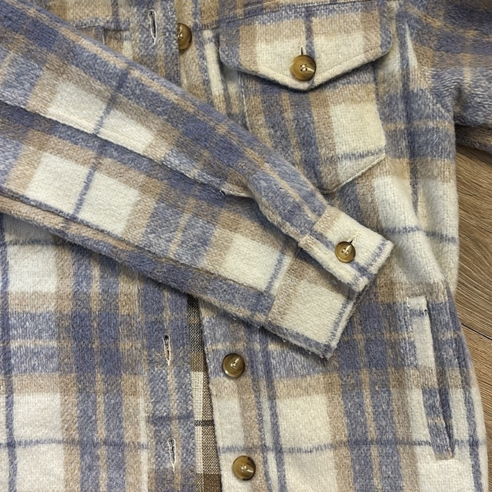 Women’s Shacket - Picture 3 of 3